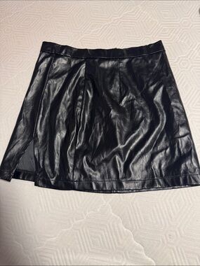 SHEIN Black Faux Leather Mini Skirt with Side Slit